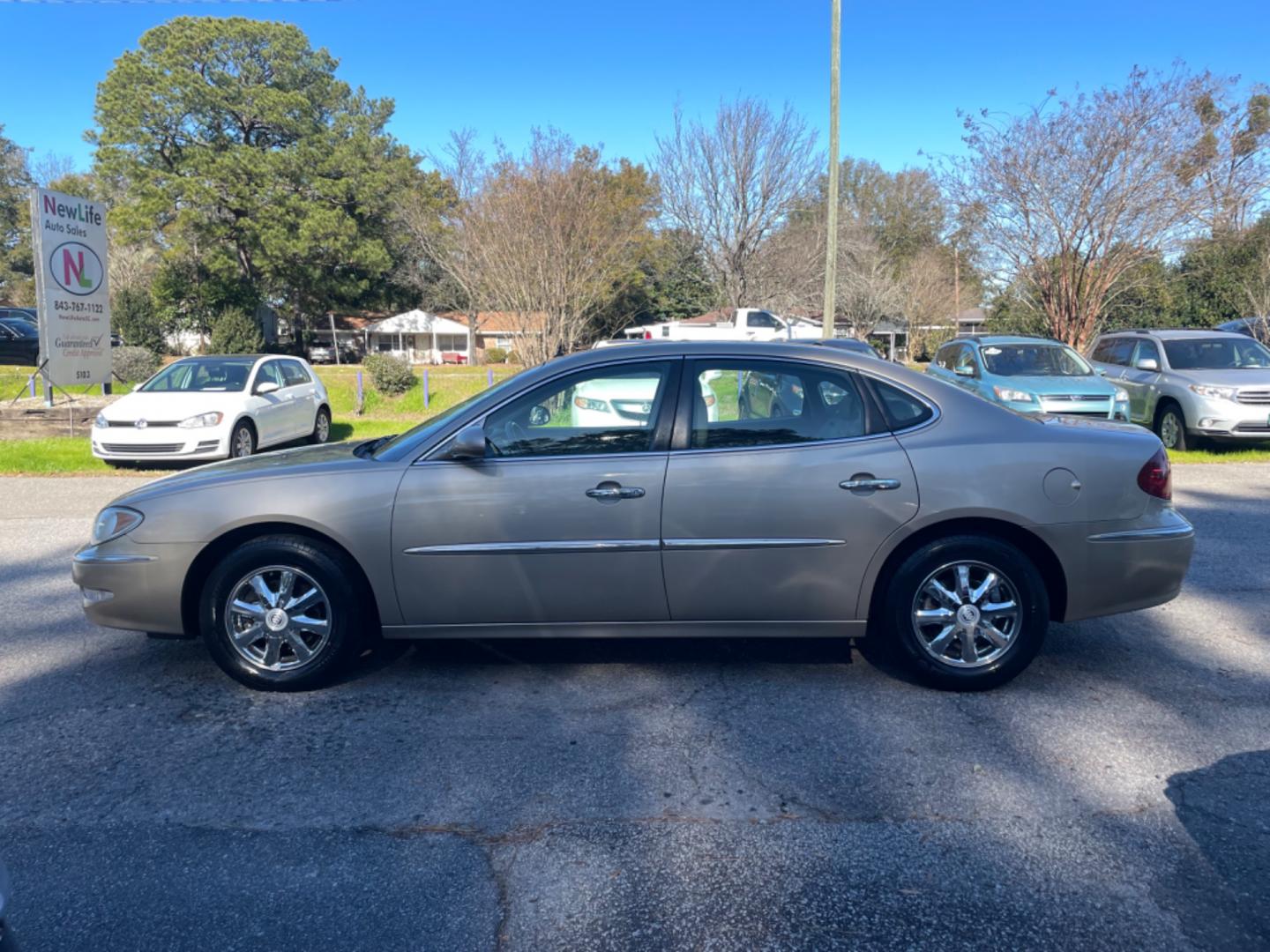 2005 GOLD BUICK LACROSSE CXL (2G4WD562351) with an 3.8L engine, Automatic transmission, located at 5103 Dorchester Rd., Charleston, SC, 29418-5607, (843) 767-1122, 36.245171, -115.228050 - Local Trade-in with Leather, CD/AM/FM, OnStar, Dual Climate Control, Power Everything (windows, locks, seats, mirrors), Keyless Entry, Chrome Wheels. Clean CarFax (no accidents reported!) Only 119k miles! Located at New Life Auto Sales! 2023 WINNER for Post & Courier's Charleston's Choice Pre-owned - Photo#3